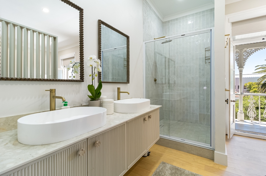 4 Bedroom Property for Sale in Oranjezicht Western Cape